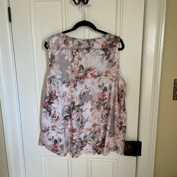 Liz Claiborne Plus Size Sleeveless Floral Blouse - Picture 2 of 5